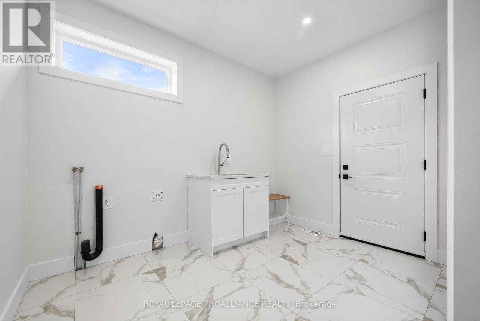 274 Michael's Way, Prince Edward County (Ameliasburgh), Ontario  K0K 1L0 - Photo 35 - X12301871