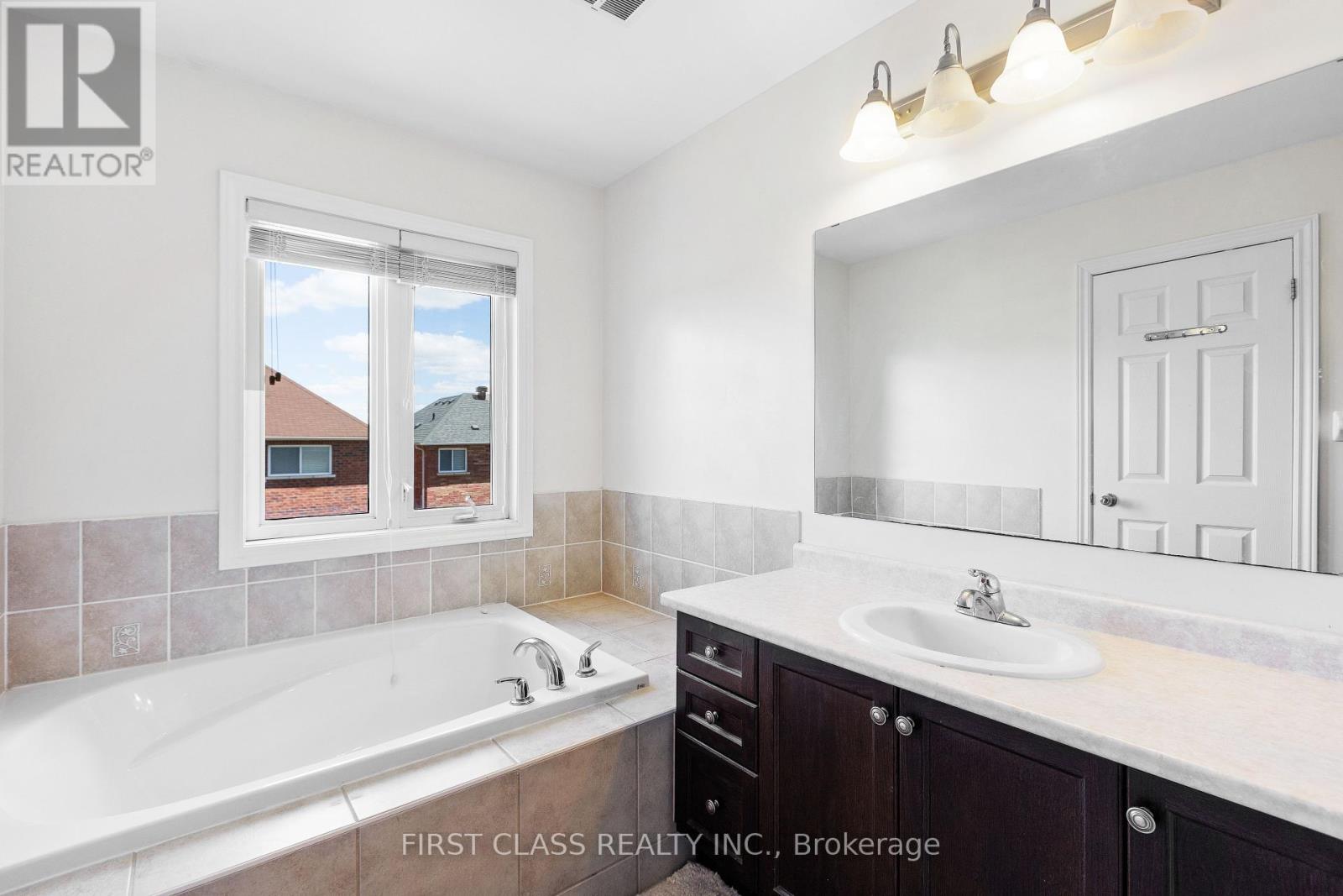 74 Evershot Crescent, Markham, Ontario  L6E 0L7 - Photo 17 - N12301726