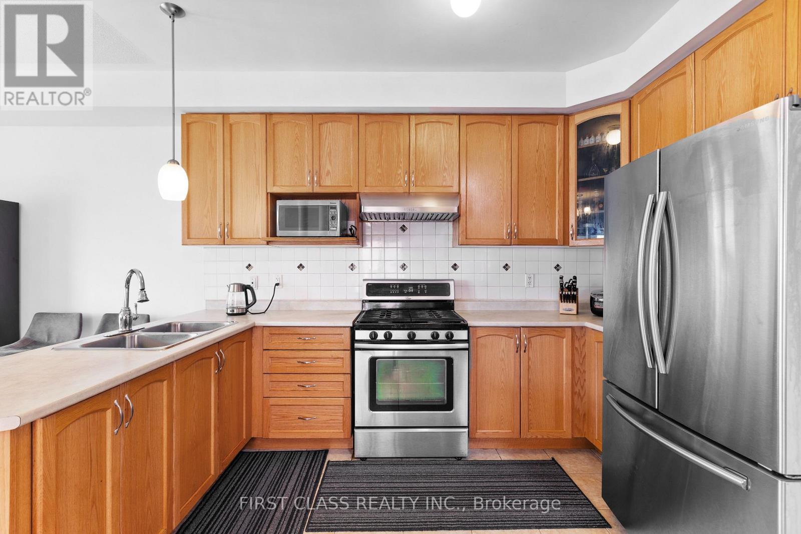 Property at 74 EVERSHOT CRESCENT image 4