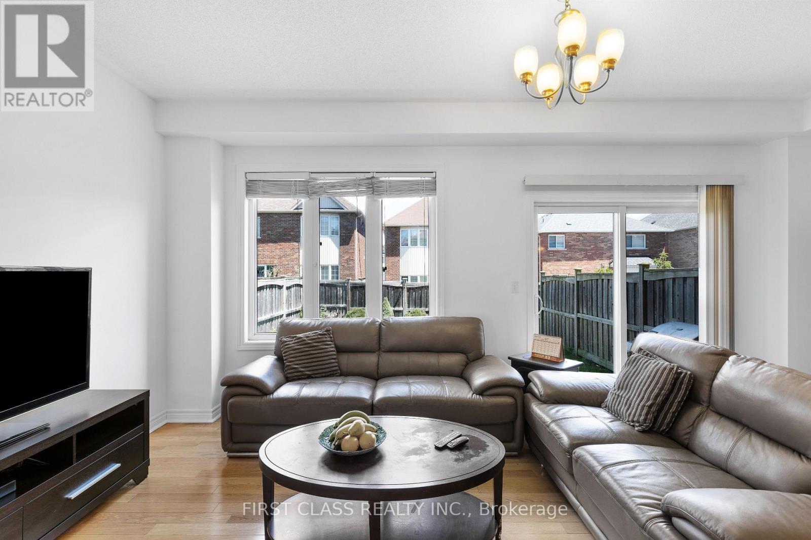 74 Evershot Crescent, Markham, Ontario  L6E 0L7 - Photo 8 - N12301726