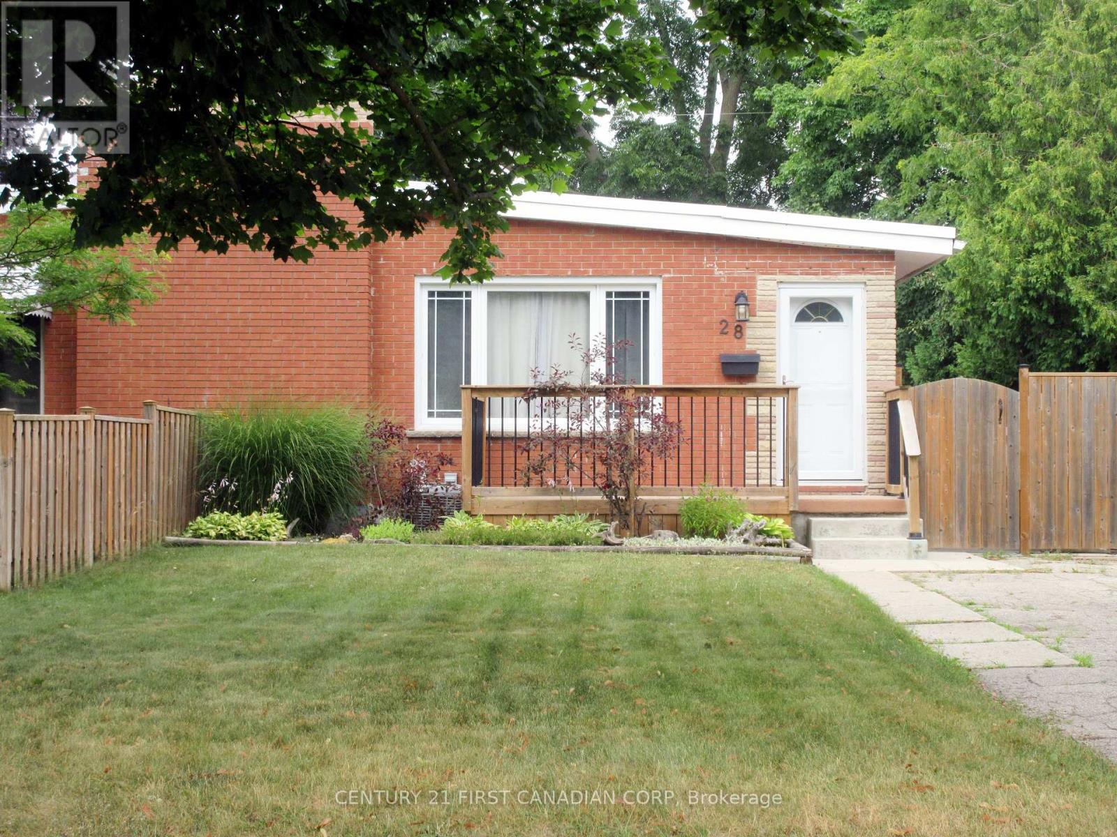 28 Hawkesbury Avenue, London East, Ontario  N5V 2K1 - Photo 1 - X12301830