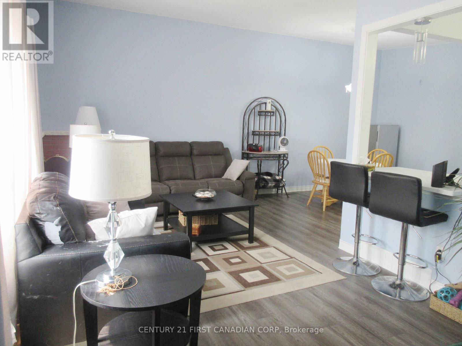 28 Hawkesbury Avenue, London East, Ontario  N5V 2K1 - Photo 3 - X12301830