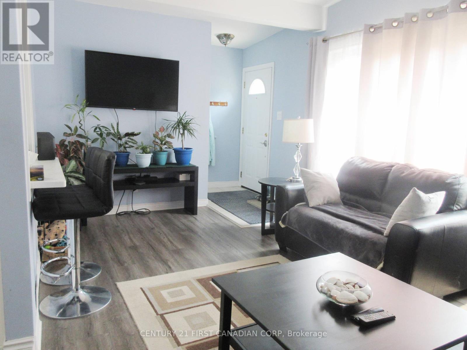 28 Hawkesbury Avenue, London East, Ontario  N5V 2K1 - Photo 4 - X12301830