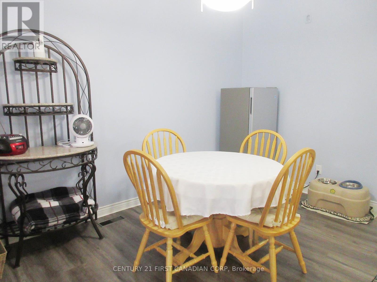 28 Hawkesbury Avenue, London East, Ontario  N5V 2K1 - Photo 5 - X12301830