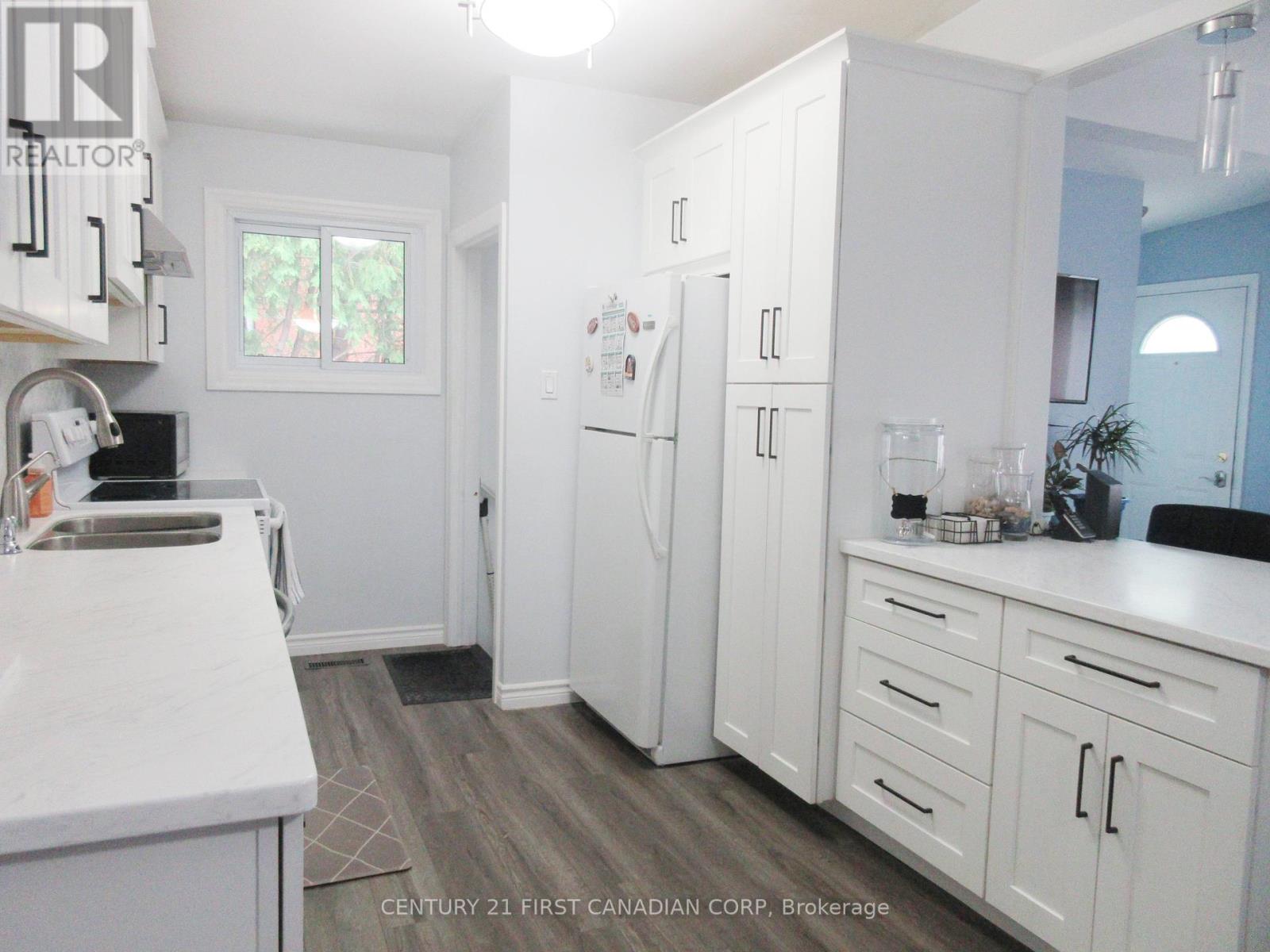 28 Hawkesbury Avenue, London East, Ontario  N5V 2K1 - Photo 7 - X12301830