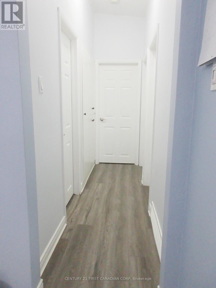 28 Hawkesbury Avenue, London East, Ontario  N5V 2K1 - Photo 9 - X12301830