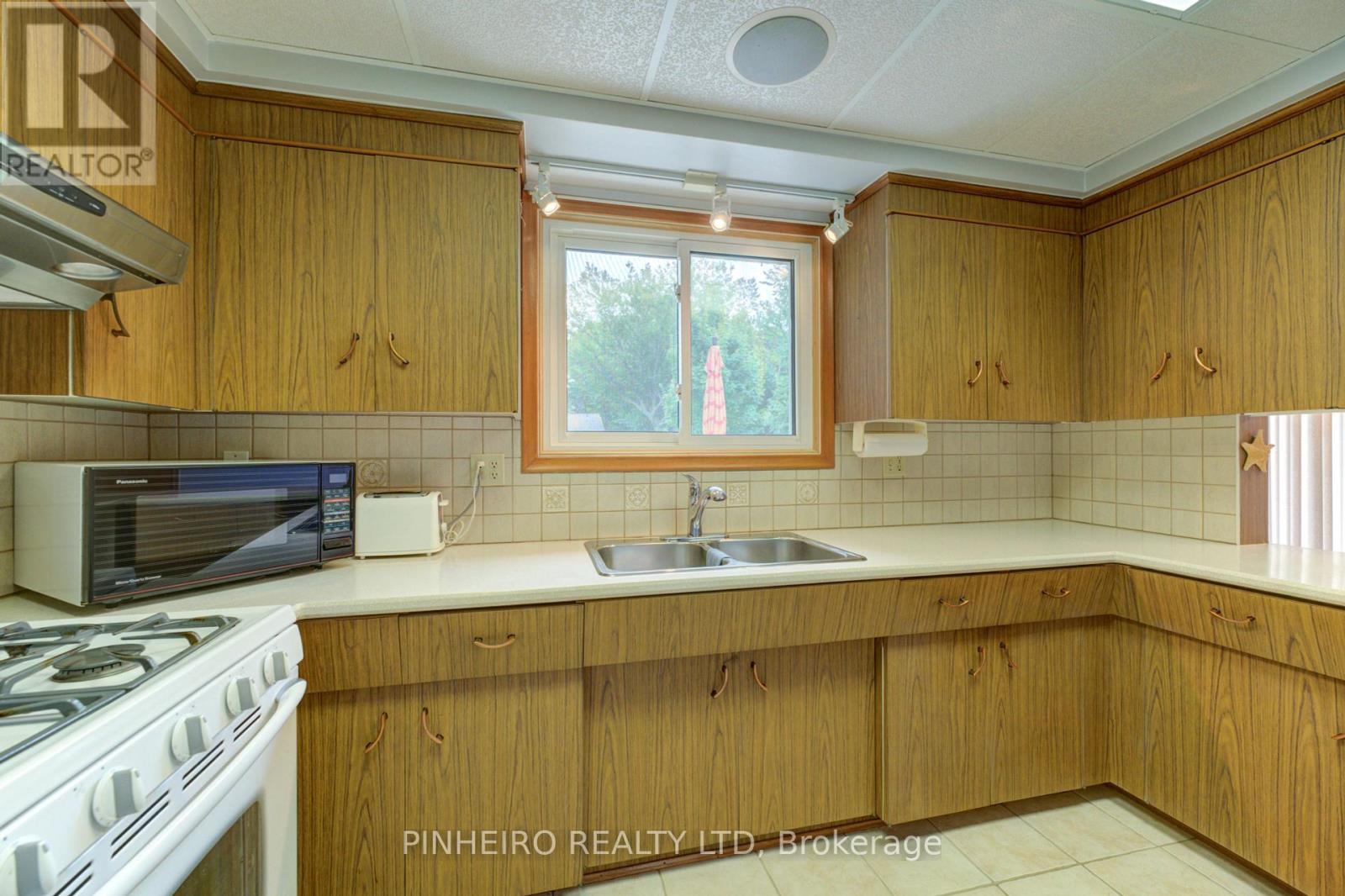 14 Outer Drive, London South, Ontario  N6P 1C7 - Photo 14 - X12301944