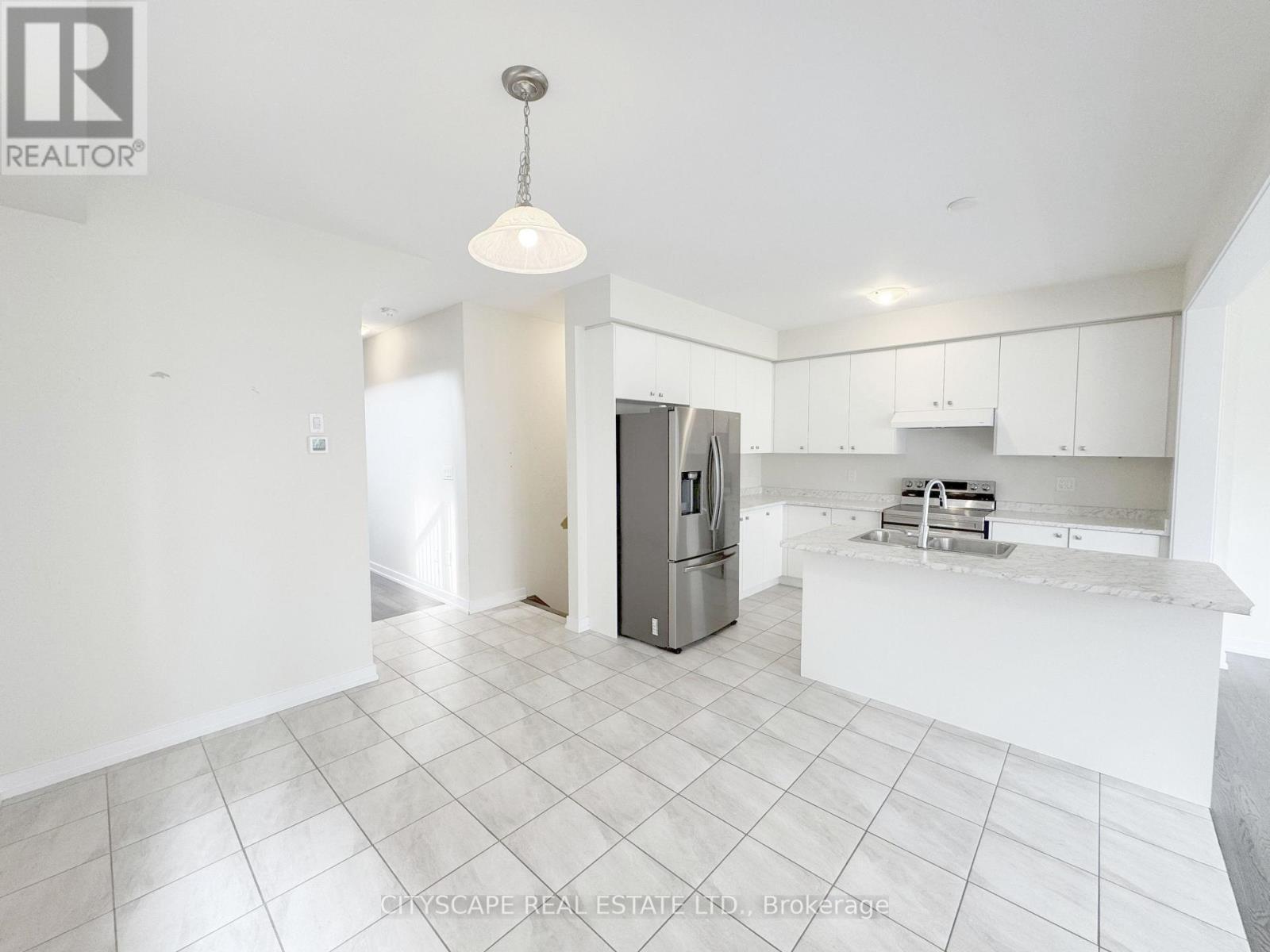 33 Basswood Crescent, Haldimand, Ontario  N3W 0H5 - Photo 12 - X12301779