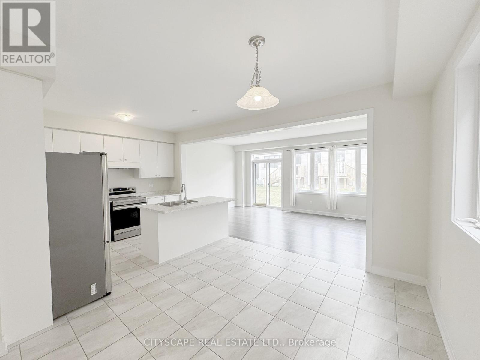33 Basswood Crescent, Haldimand, Ontario  N3W 0H5 - Photo 13 - X12301779