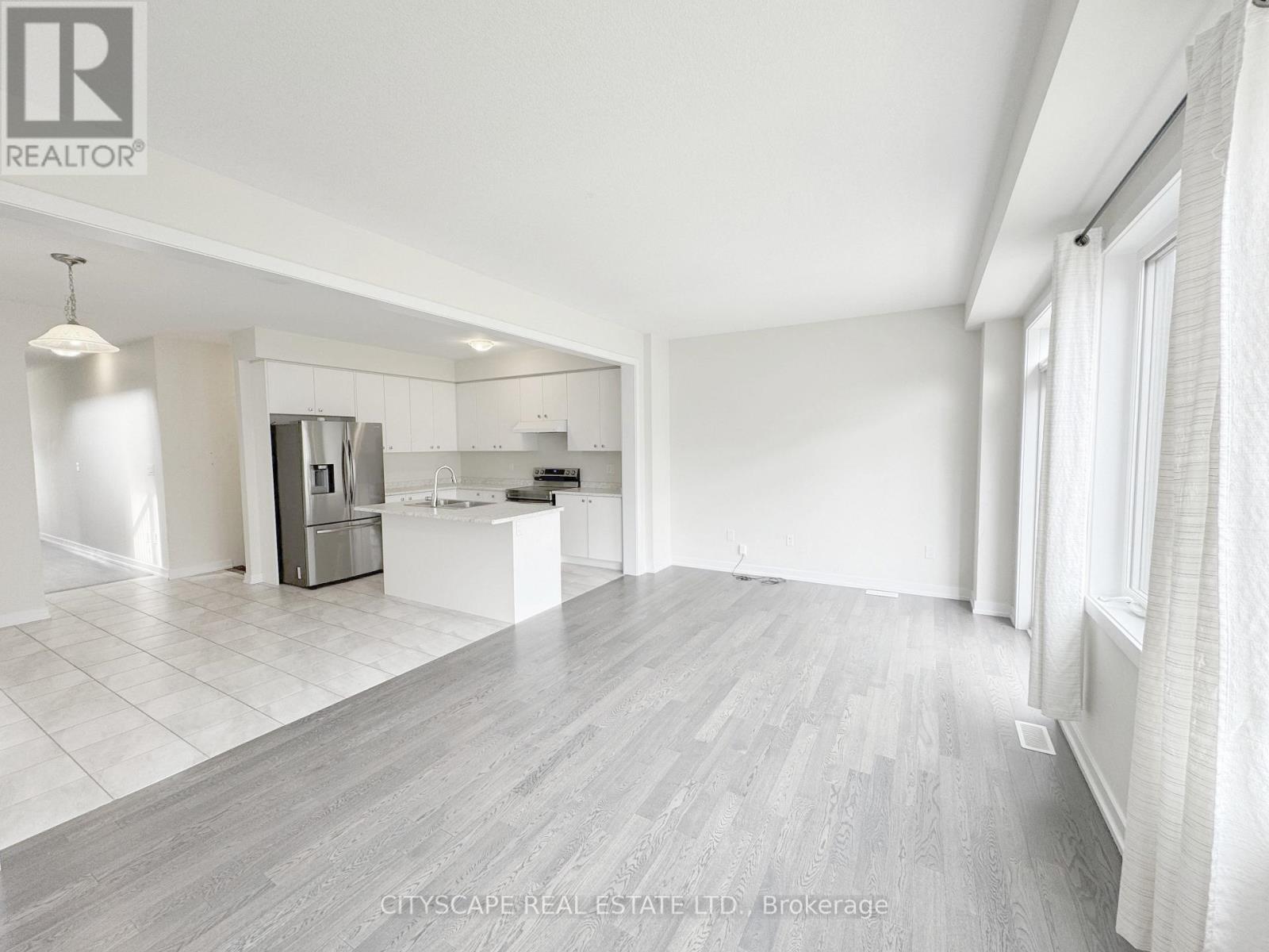 33 Basswood Crescent, Haldimand, Ontario  N3W 0H5 - Photo 15 - X12301779