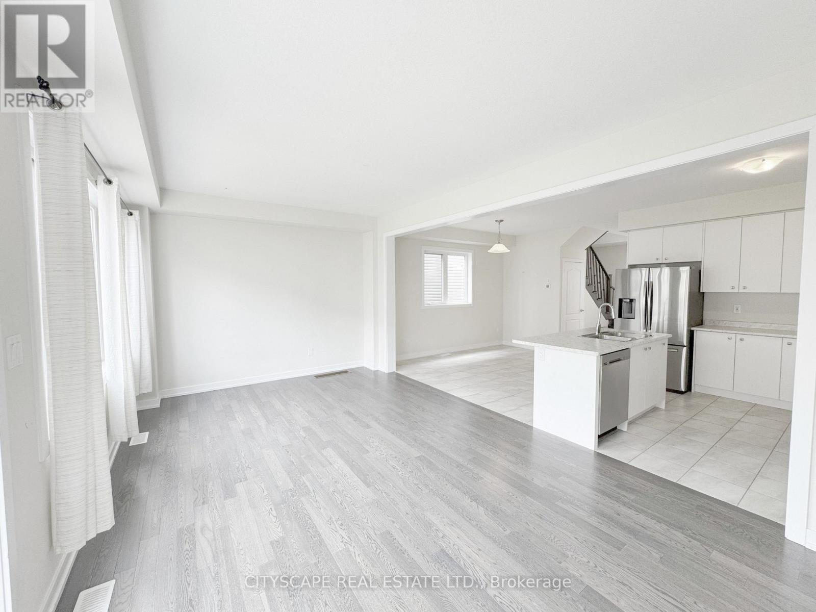 33 Basswood Crescent, Haldimand, Ontario  N3W 0H5 - Photo 16 - X12301779