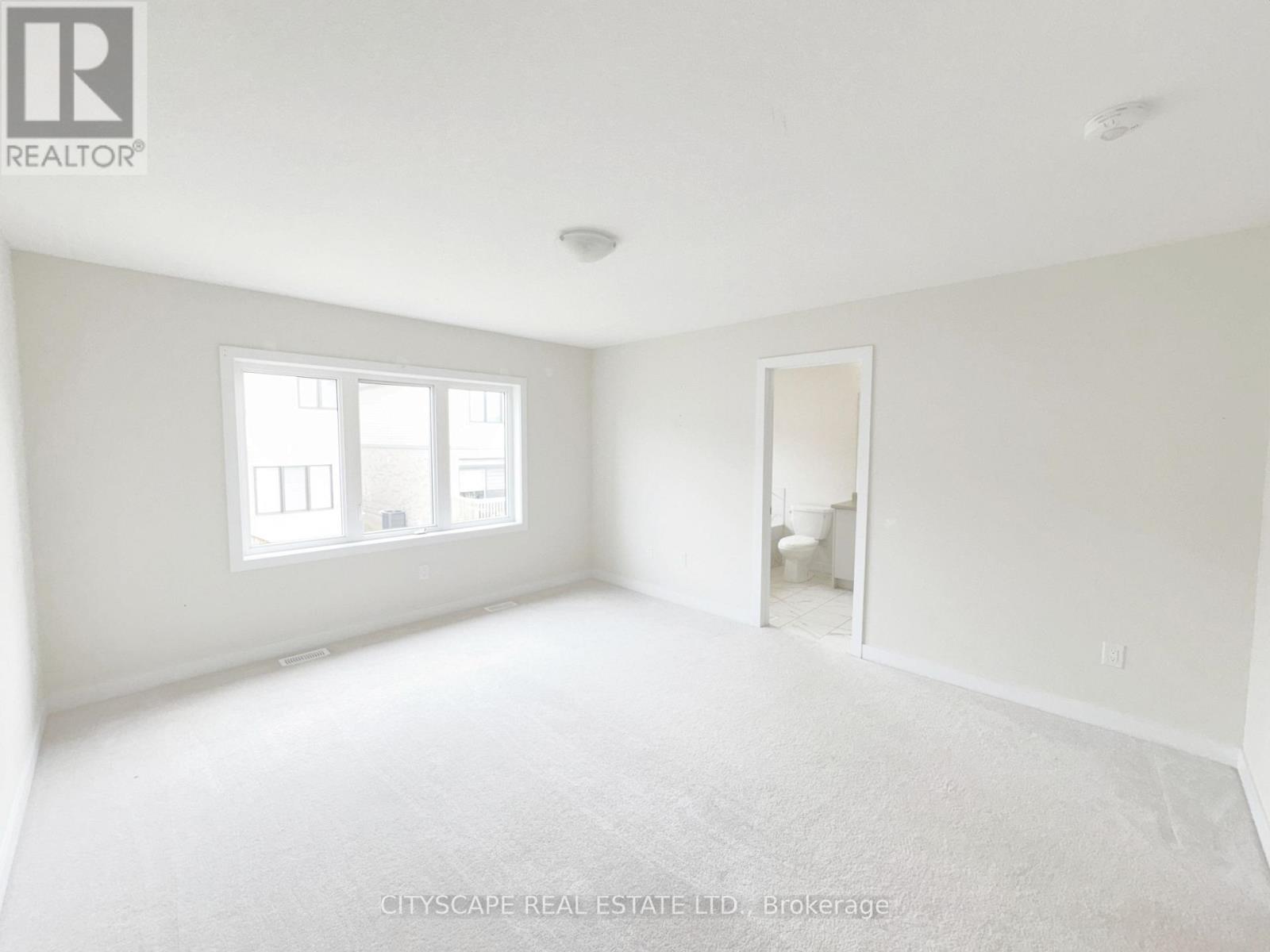 33 Basswood Crescent, Haldimand, Ontario  N3W 0H5 - Photo 19 - X12301779