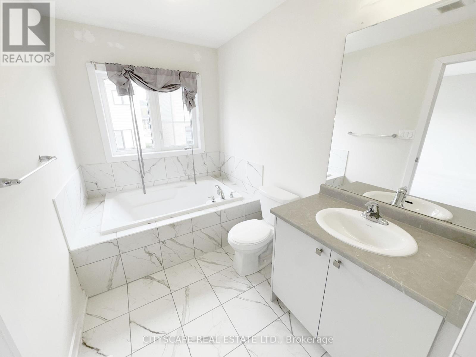 33 Basswood Crescent, Haldimand, Ontario  N3W 0H5 - Photo 22 - X12301779