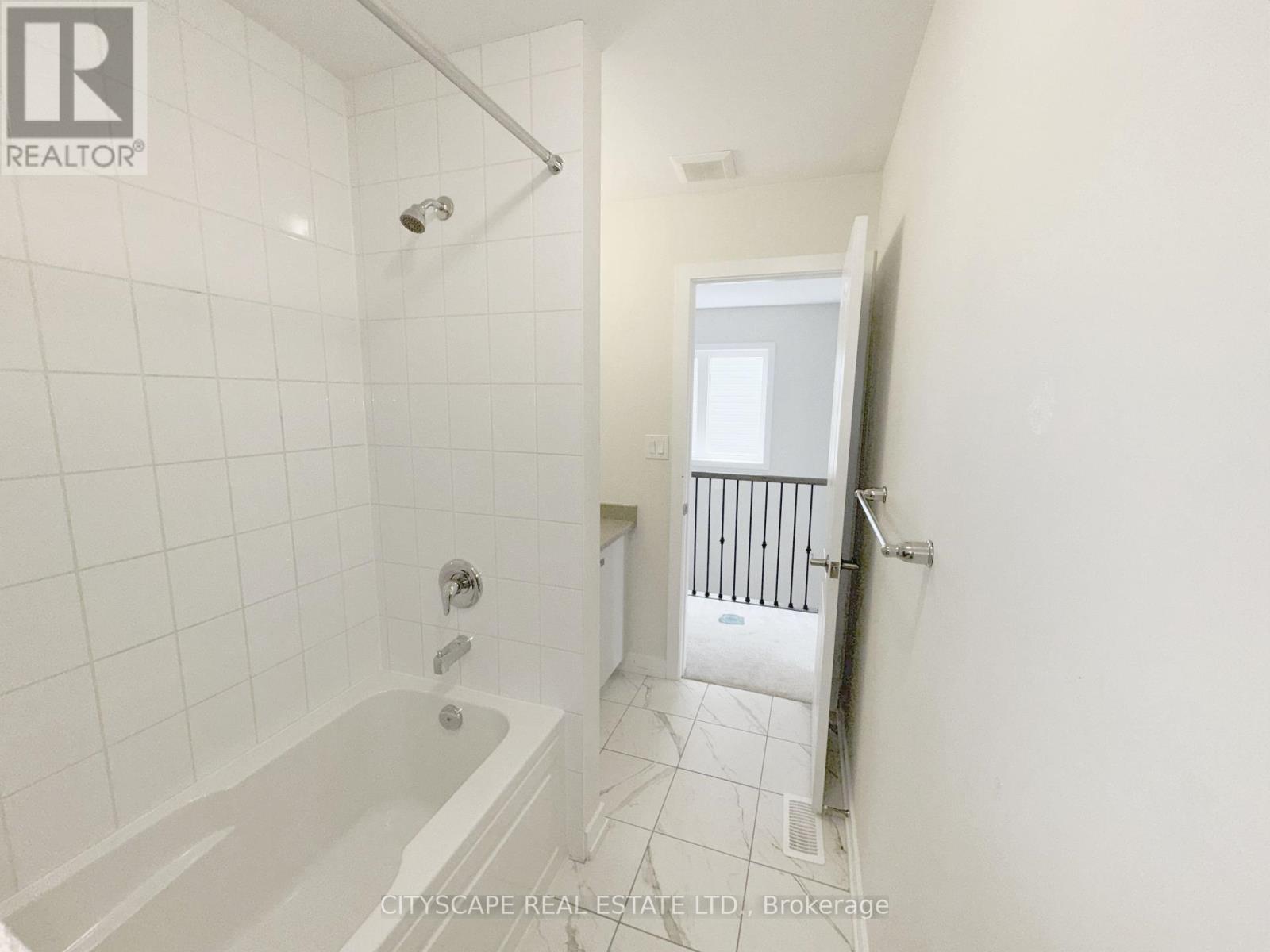 33 Basswood Crescent, Haldimand, Ontario  N3W 0H5 - Photo 32 - X12301779