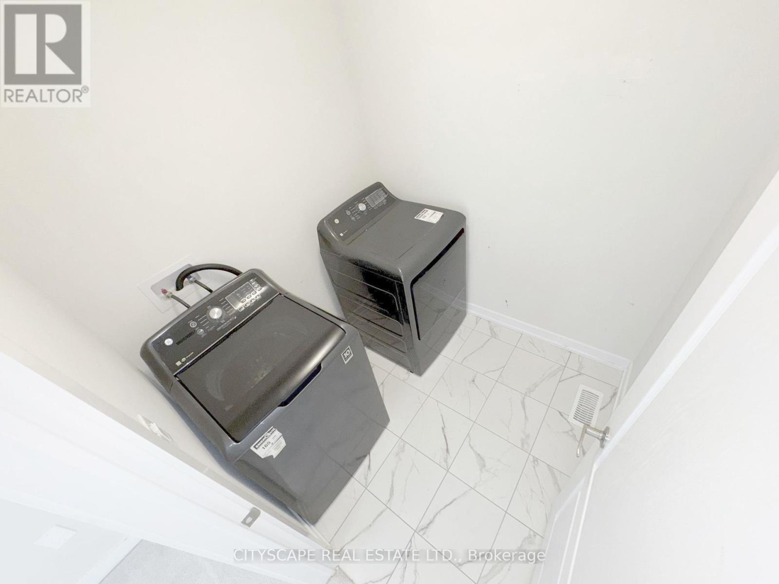 33 Basswood Crescent, Haldimand, Ontario  N3W 0H5 - Photo 35 - X12301779