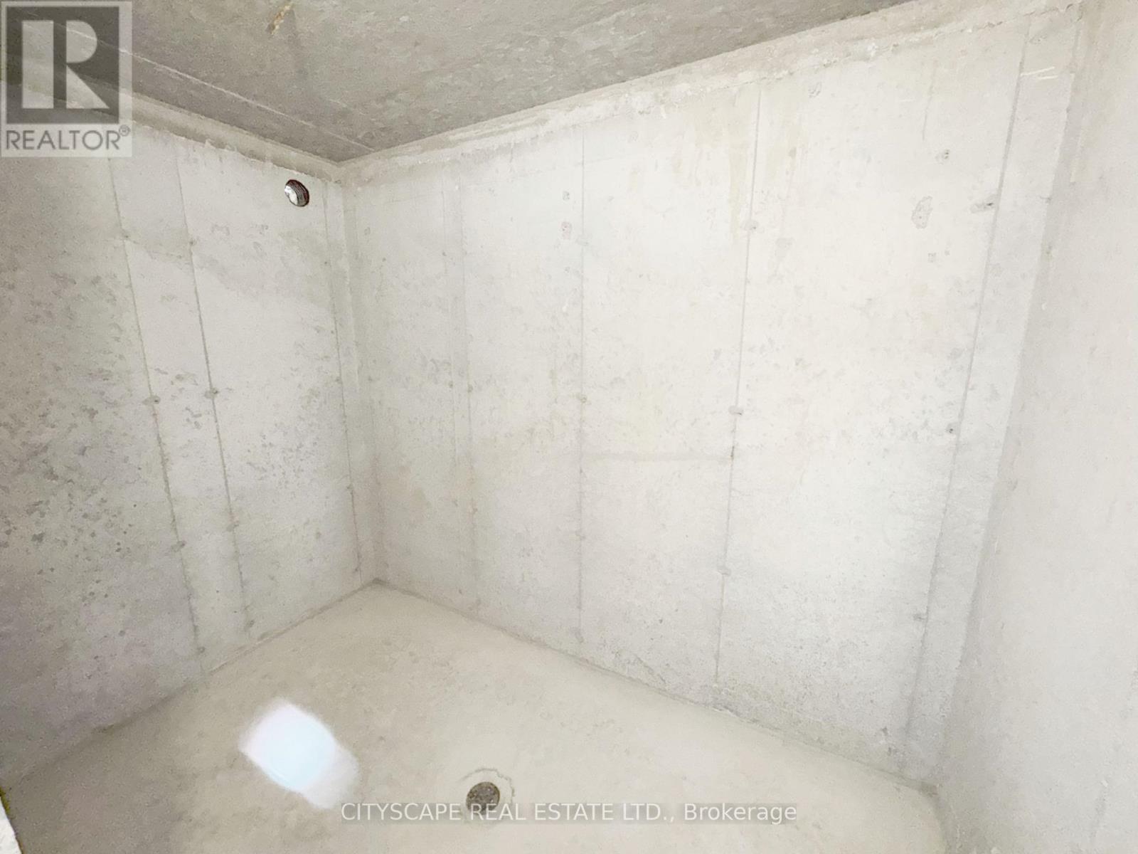 33 Basswood Crescent, Haldimand, Ontario  N3W 0H5 - Photo 38 - X12301779