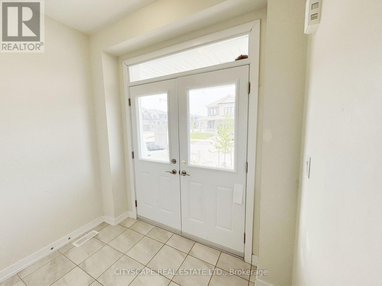 Property at 33 BASSWOOD CRESCENT image 5
