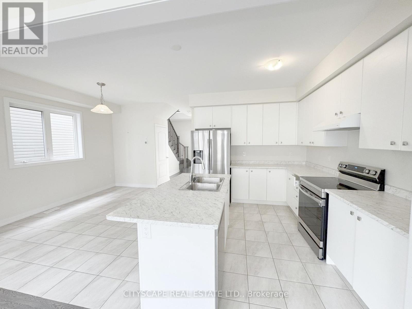 33 Basswood Crescent, Haldimand, Ontario  N3W 0H5 - Photo 9 - X12301779