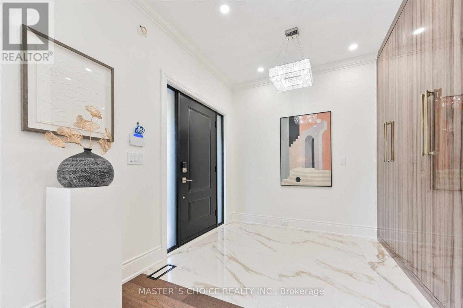 Property at 382 ST CLEMENTS AVENUE image 5