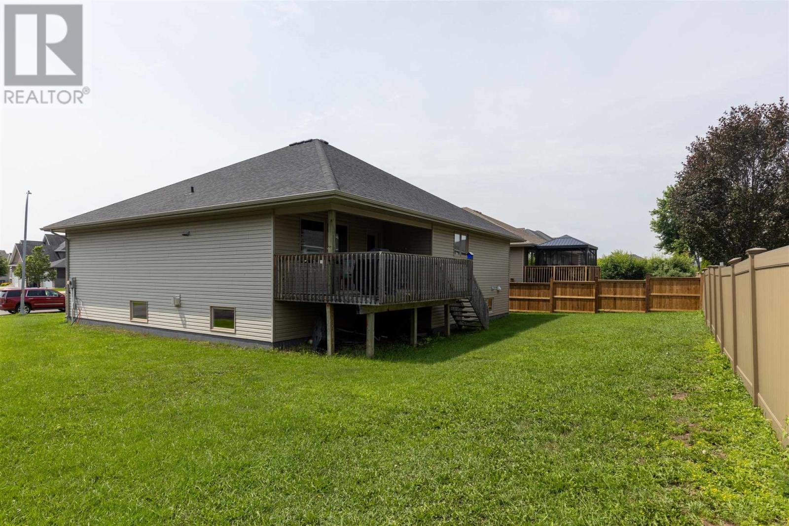 Property at 716 LEXINGTON CRES image 2
