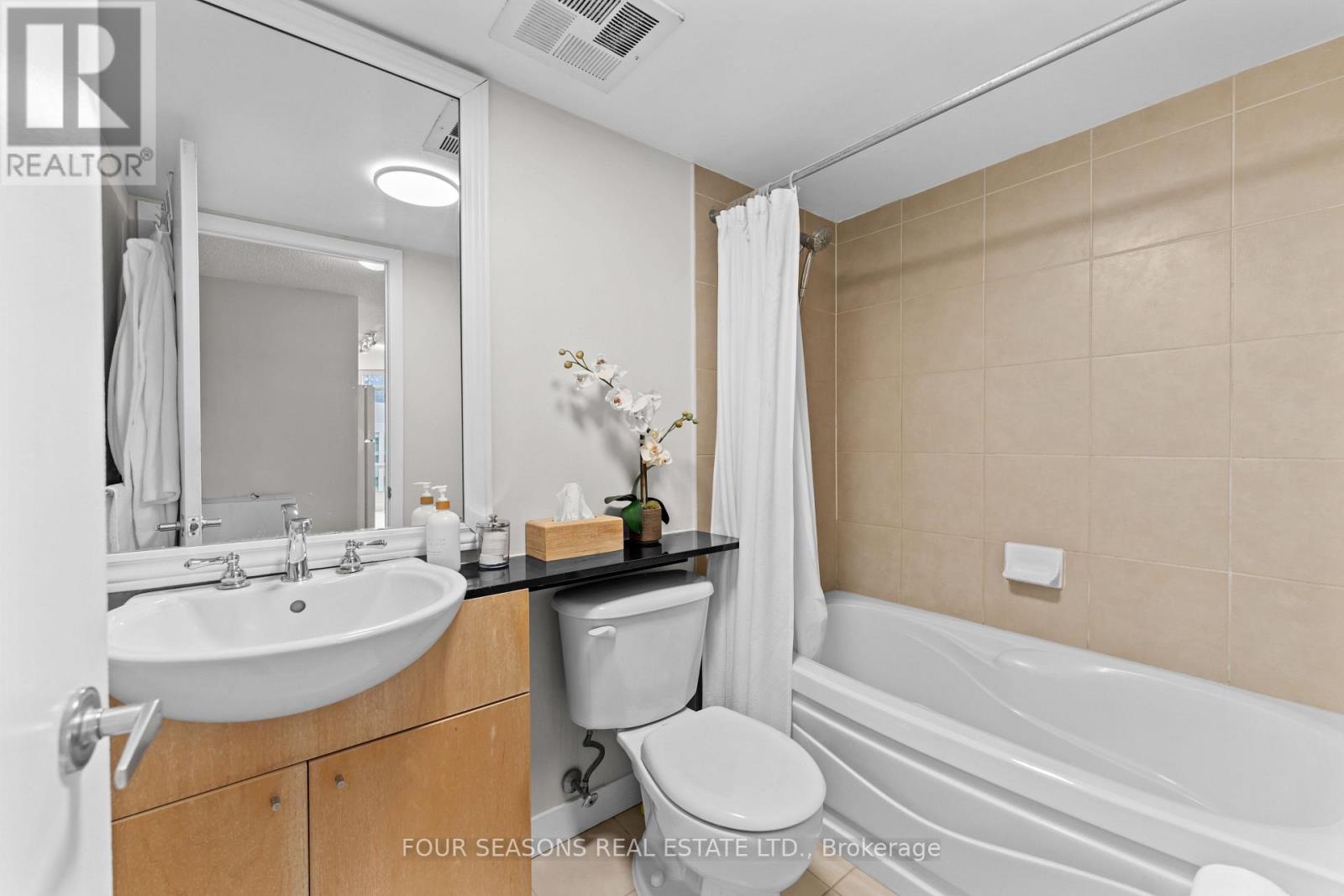 2510 - 361 Front Street W, Toronto, Ontario  M5V 3R5 - Photo 14 - C12301817
