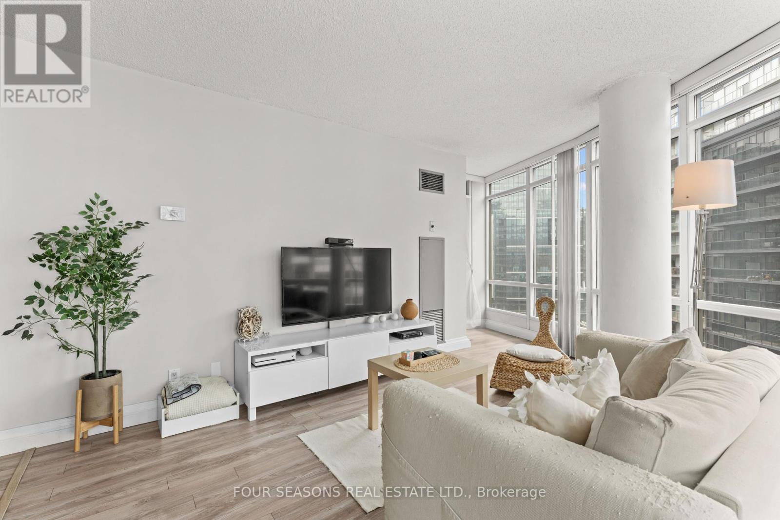 2510 - 361 Front Street W, Toronto, Ontario  M5V 3R5 - Photo 6 - C12301817