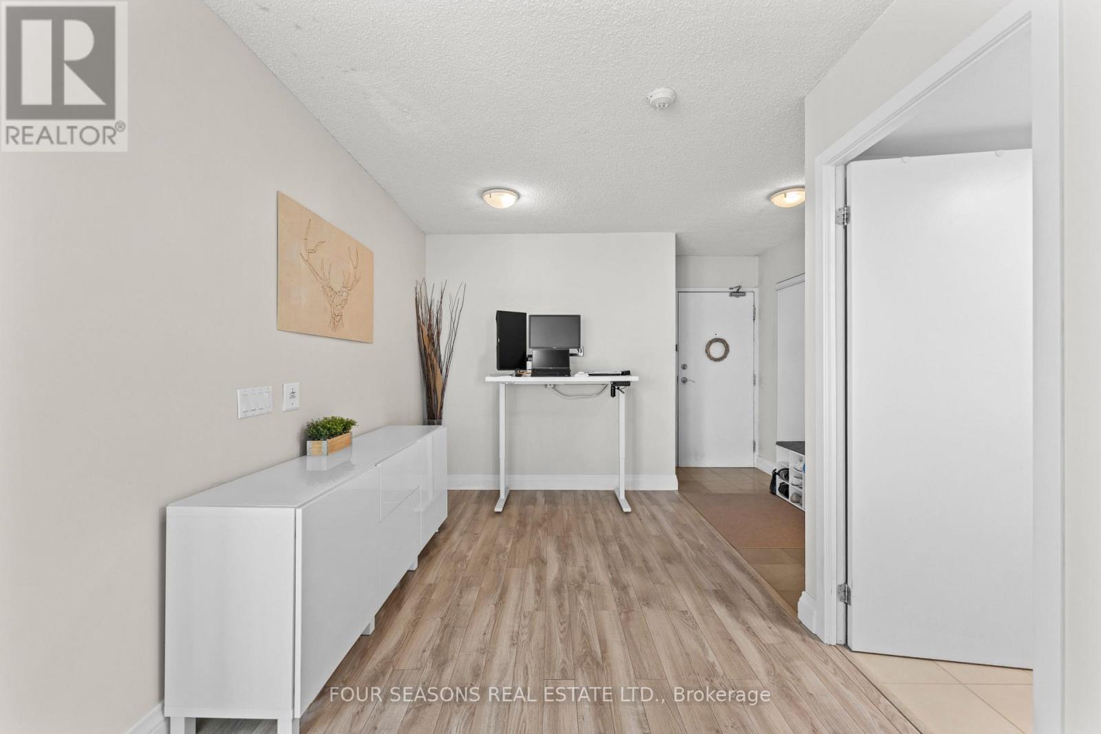 2510 - 361 Front Street W, Toronto, Ontario  M5V 3R5 - Photo 8 - C12301817