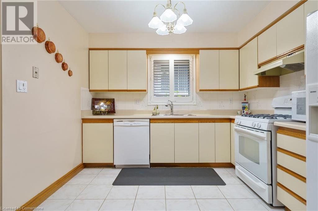 322 Stone Church Road E, Hamilton, Ontario  L9B 1B2 - Photo 16 - 40753558