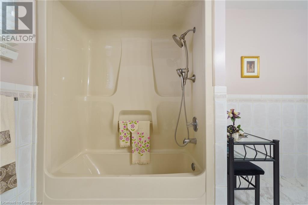 322 Stone Church Road E, Hamilton, Ontario  L9B 1B2 - Photo 32 - 40753558