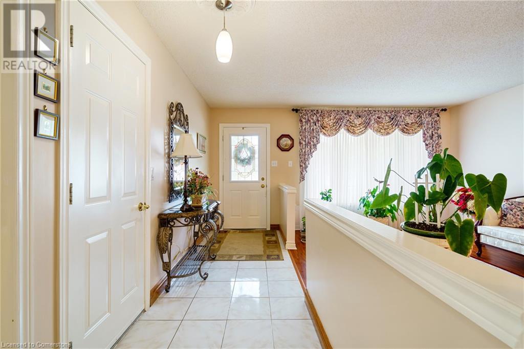 322 Stone Church Road E, Hamilton, Ontario  L9B 1B2 - Photo 4 - 40753558