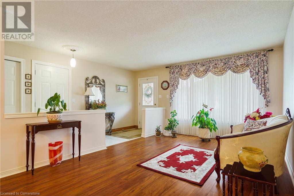 322 Stone Church Road E, Hamilton, Ontario  L9B 1B2 - Photo 9 - 40753558