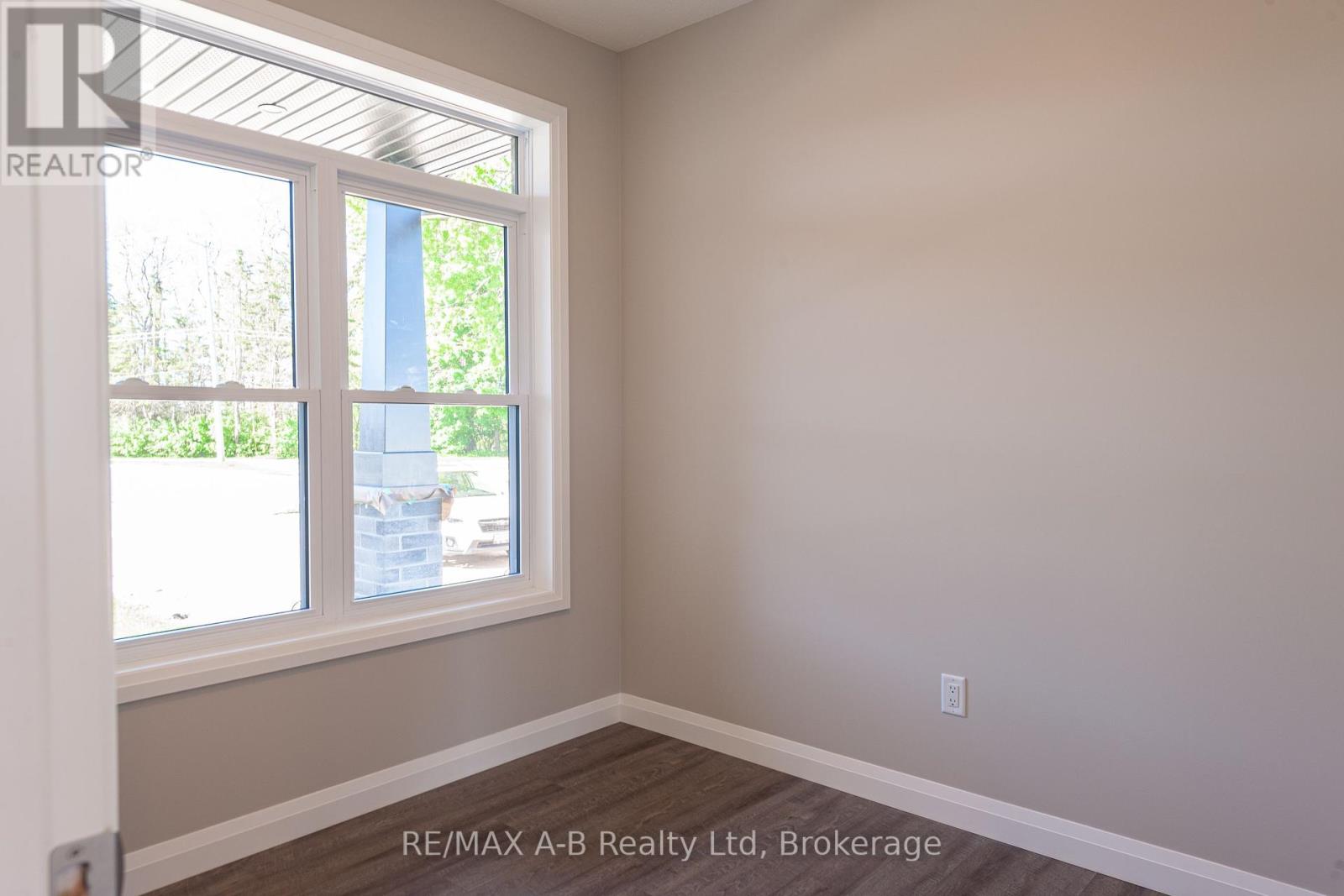 3 Glass Street, St. Marys, Ontario  N4X 1E5 - Photo 6 - X12302065