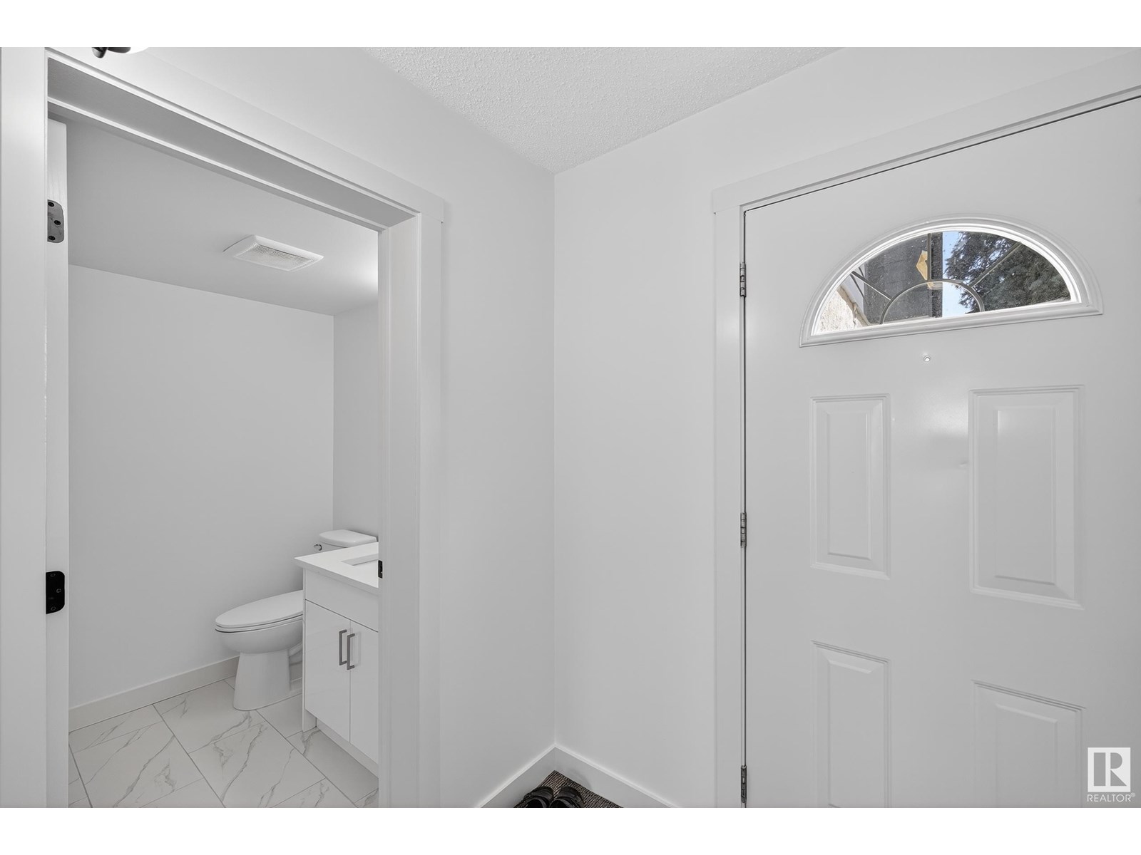 Property at 17136 100 ST NW image 2