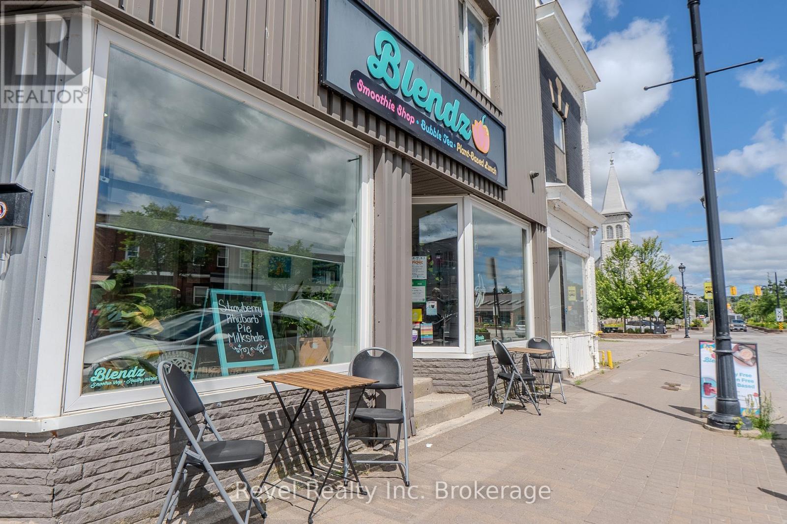 319 Algonquin Avenue, North Bay, Ontario P1B 4W1 - Photo 2 - X12302022