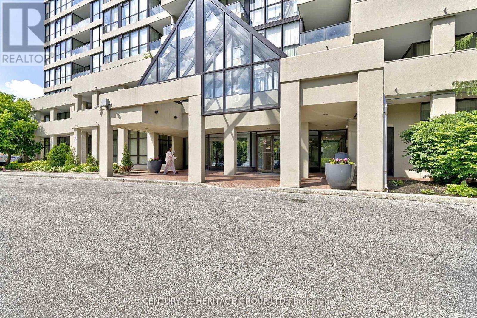 1205 - 5 Rowntree Road, Toronto, Ontario  M9V 5G9 - Photo 2 - W12301923