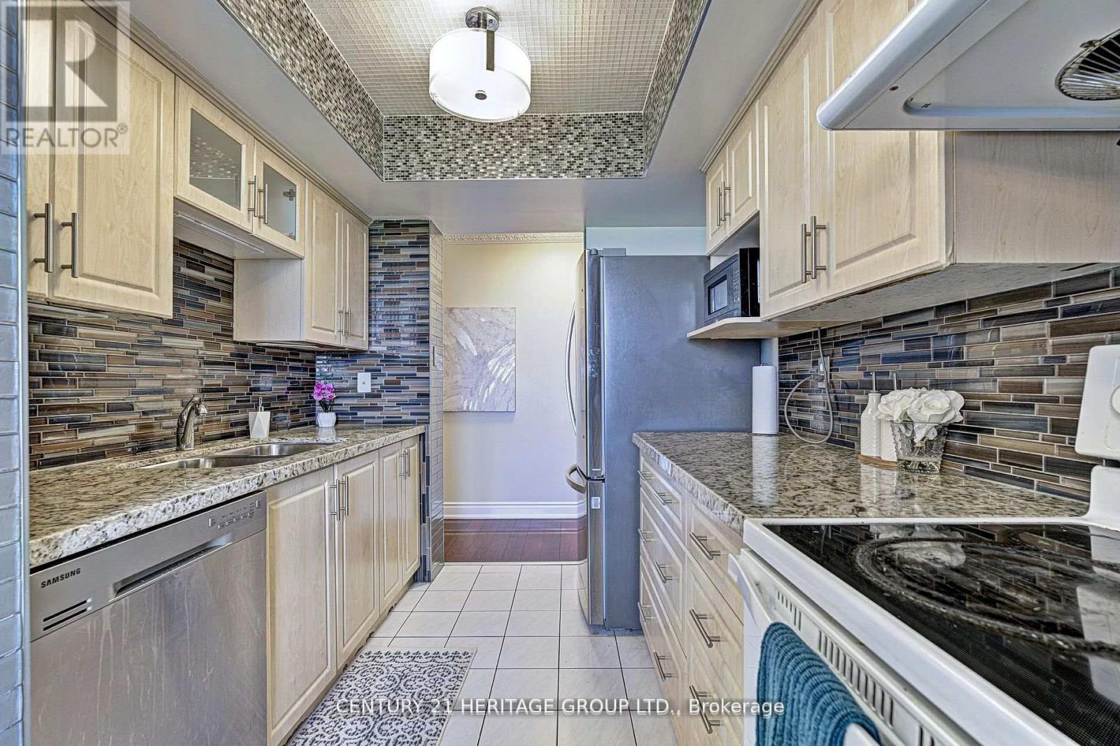 1205 - 5 Rowntree Road, Toronto, Ontario  M9V 5G9 - Photo 6 - W12301923