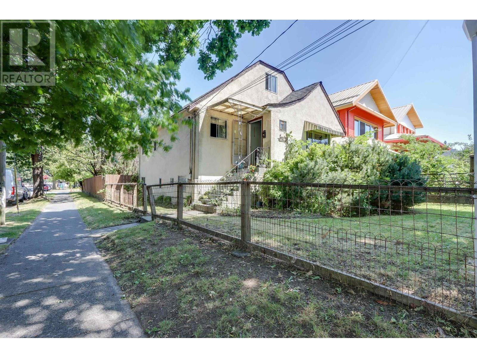 2305 TURNER STREET, Vancouver, British Columbia