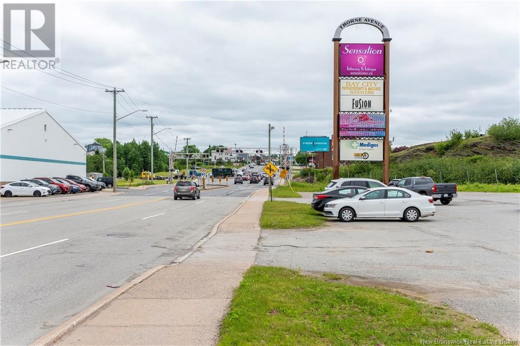 Property at 178 Thorne Avenue image 3