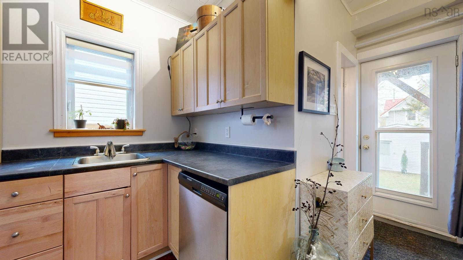 2026 Kline Street, Halifax, Nova Scotia  B3L 2X3 - Photo 9 - 202510479