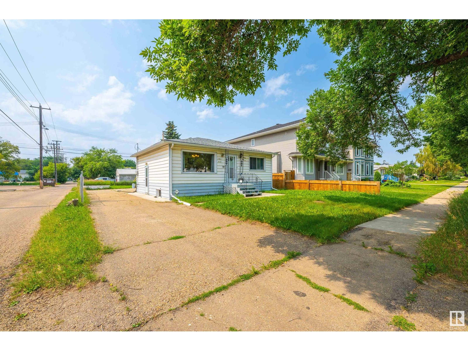 Property at 11810 49 ST NW image 1