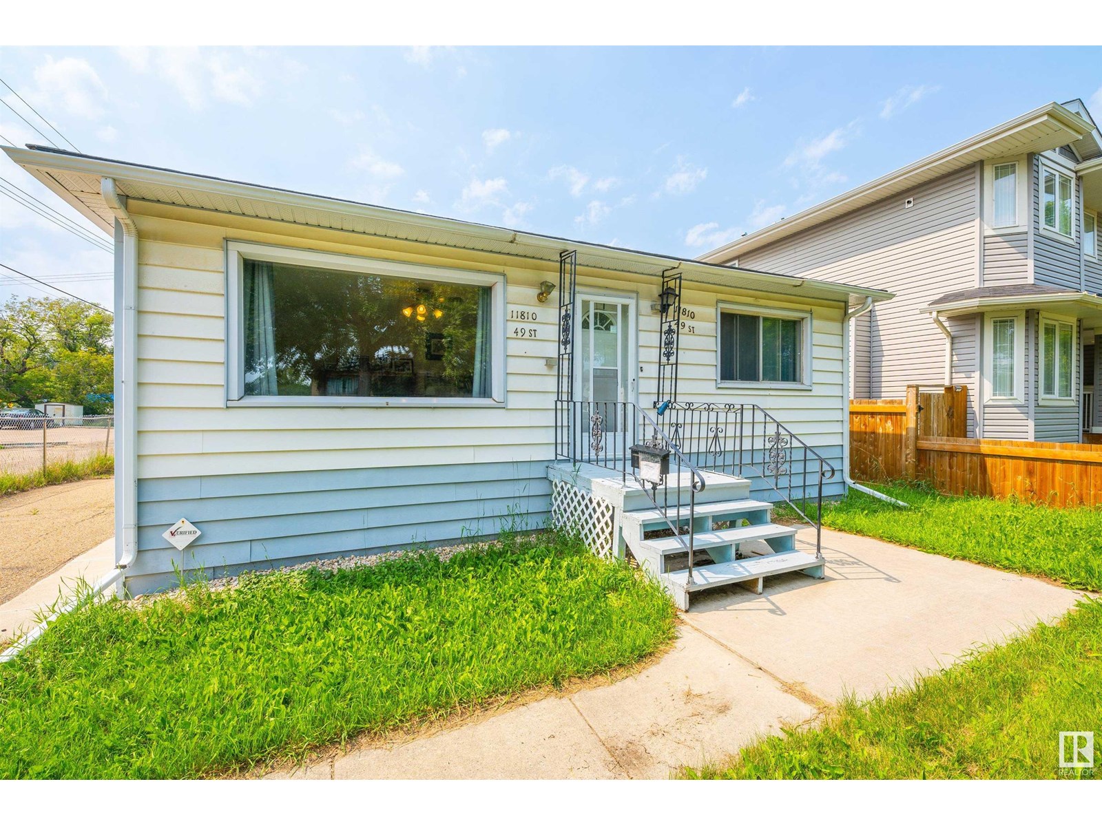 Property at 11810 49 ST NW image 2