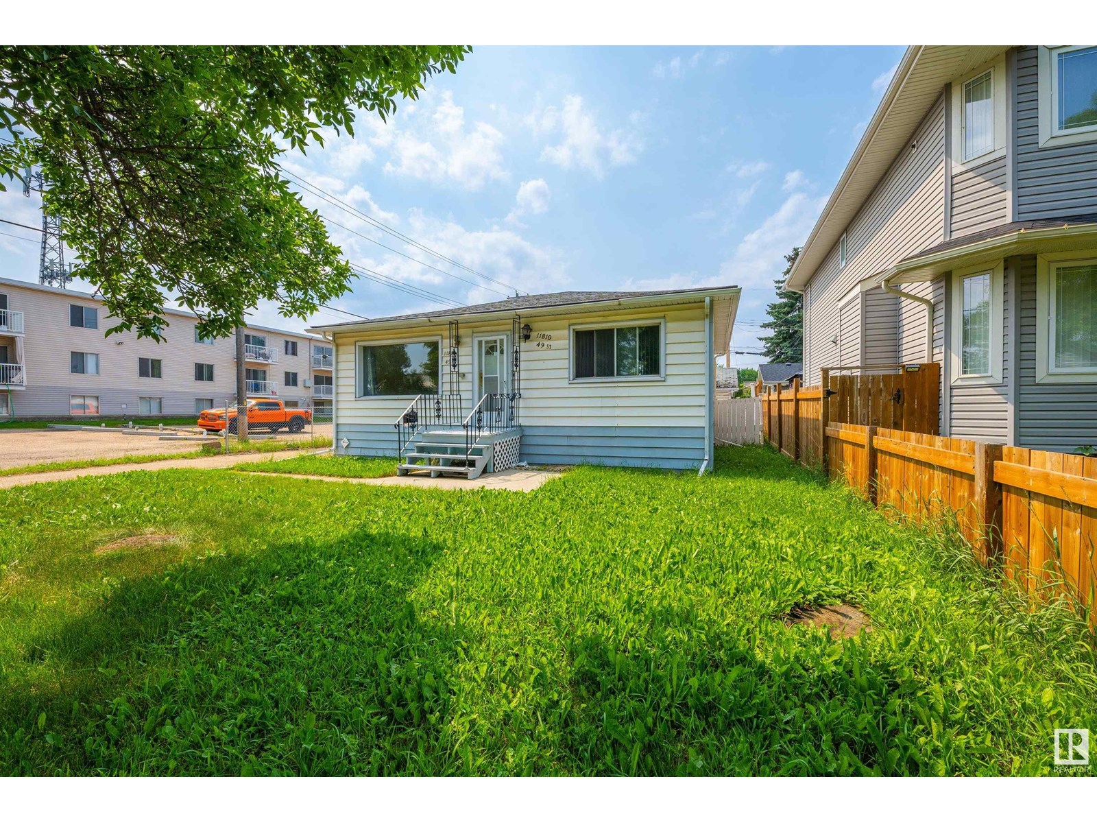 Property at 11810 49 ST NW image 3