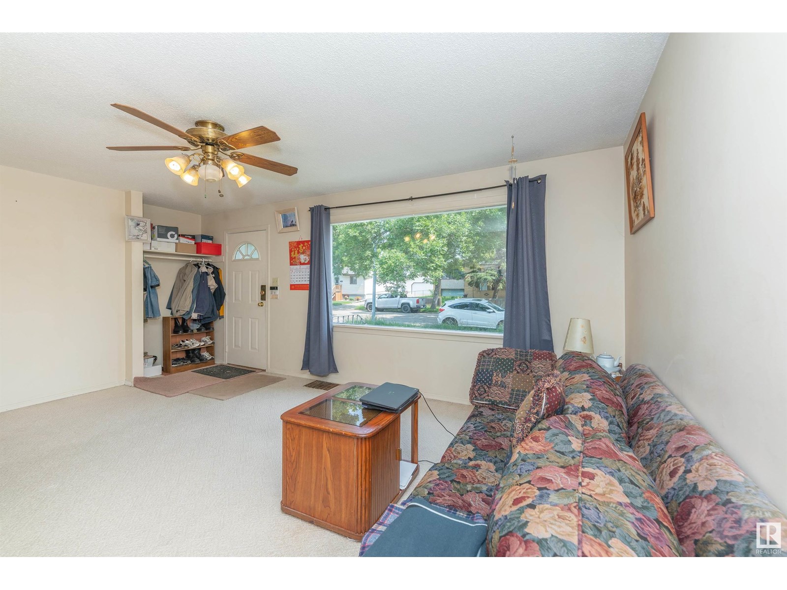 Property at 11810 49 ST NW image 4
