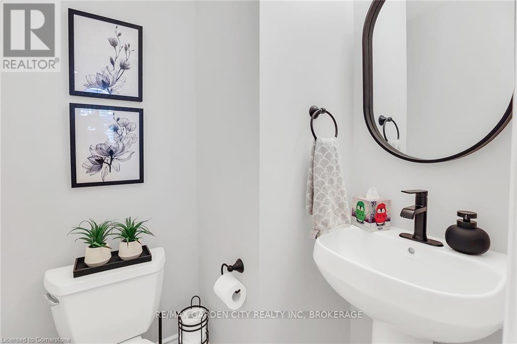 3323 Whilabout Terrace, Oakville, Ontario  L6L 0A8 - Photo 21 - W12302144