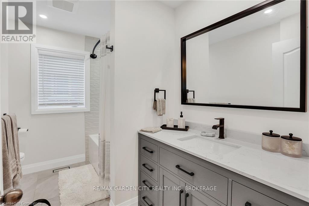 3323 Whilabout Terrace, Oakville, Ontario  L6L 0A8 - Photo 31 - W12302144