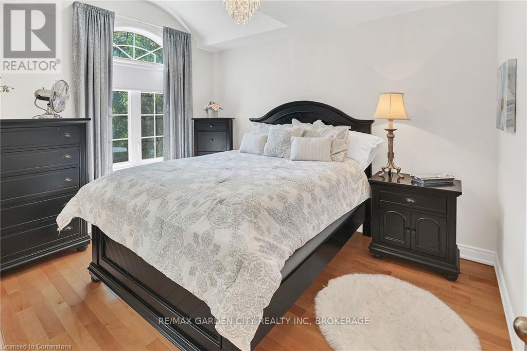 3323 Whilabout Terrace, Oakville, Ontario  L6L 0A8 - Photo 32 - W12302144