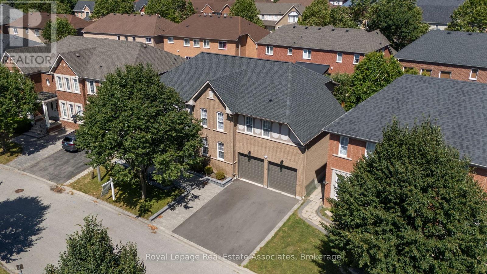 Property at 10 WESTACOTT CRESCENT image 2