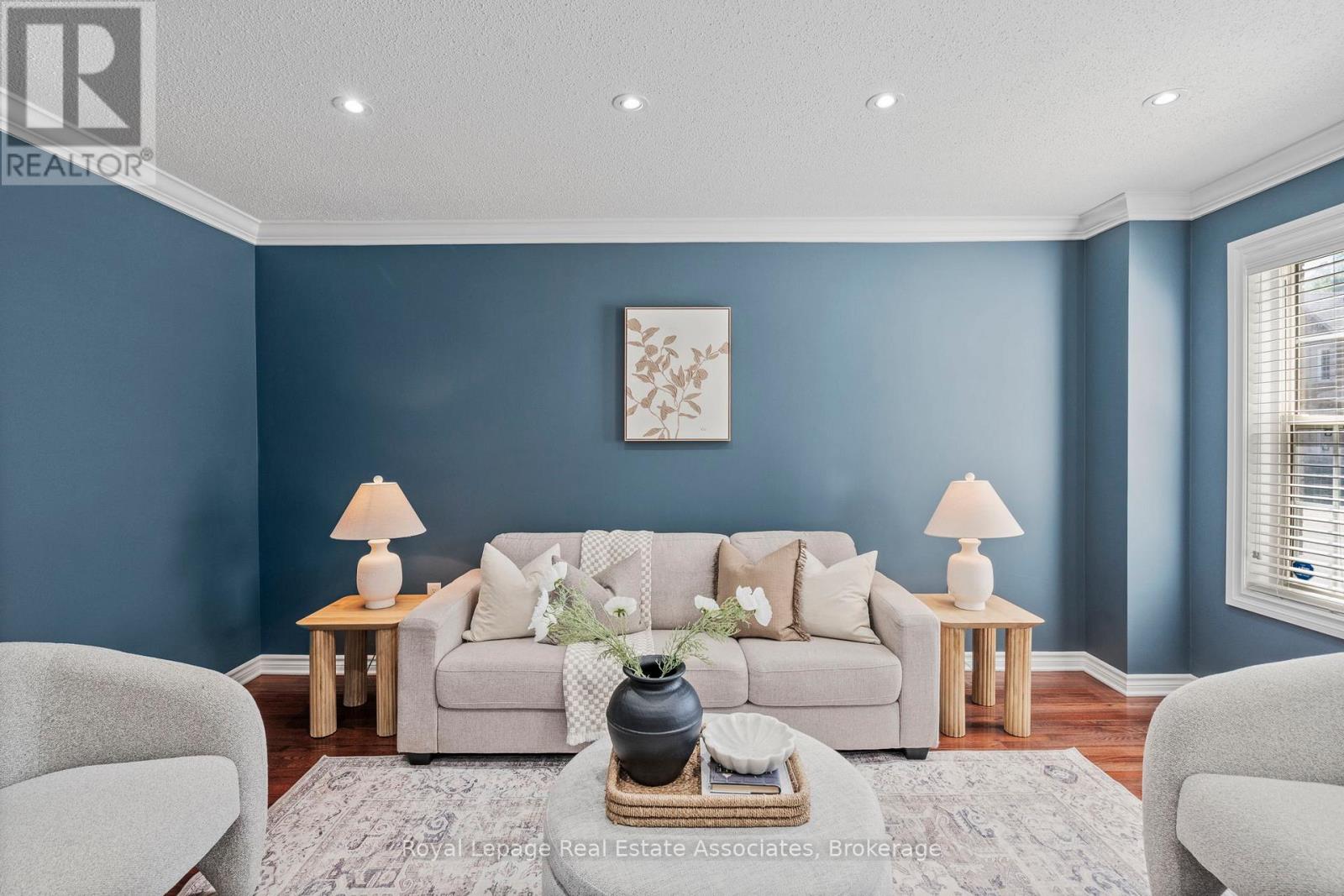 Property at 10 WESTACOTT CRESCENT image 5