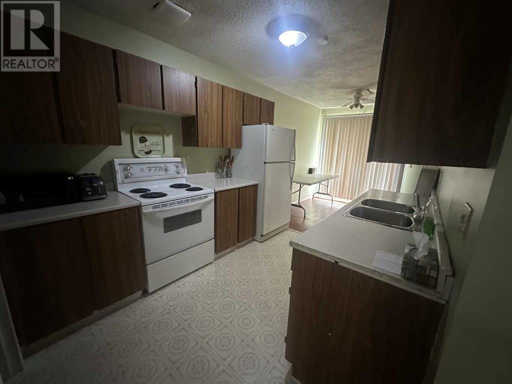 1-4, 605 12 Avenue, Hanna, Alberta  T0J 1P0 - Photo 3 - A2220252