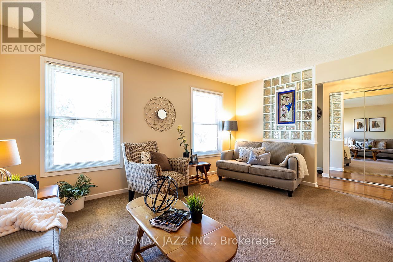 55 Regency Crescent, Whitby, Ontario  L1N 7K8 - Photo 10 - E12302265